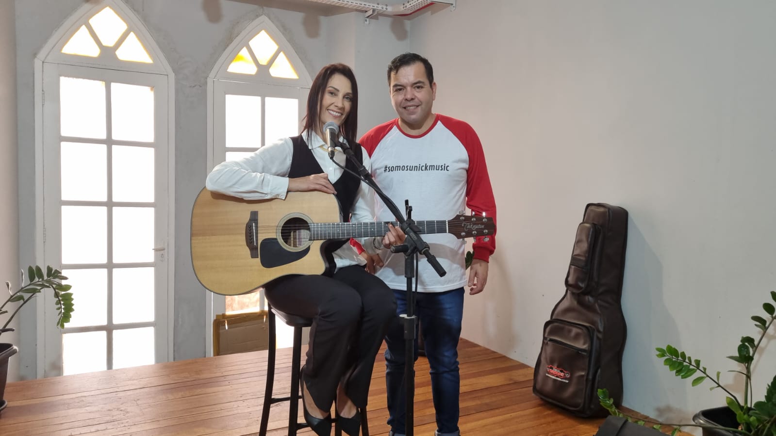 Dupla representa o Brasil em festival: Compositor Ricado Sena e a cantora Faby Souza